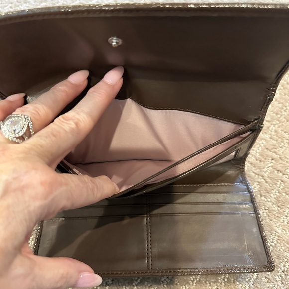 Coach Two Tone Brown Leather/Patent Leather Wallet w/ Checkbook Holder. - Picture 11 of 13